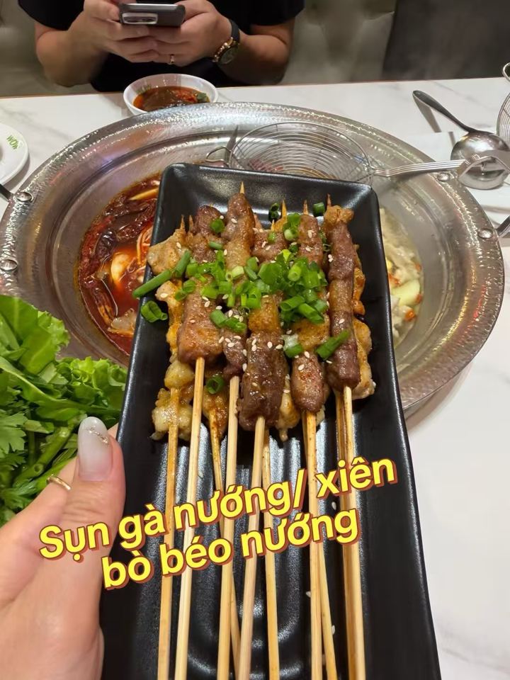 Sụn gà nướng, xiên bò béo